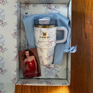 The Stanley X LoveShackFancy Holiday Quencher 20 OZ - Rosa Beaux Blue